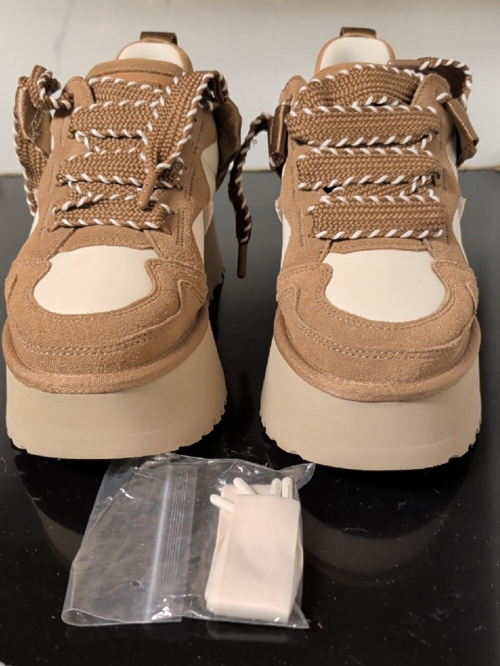 UGG Astromel Chestnut Platform Sneakers Size 8 Like New/Box MSRP $160 - Picture 6 of 13